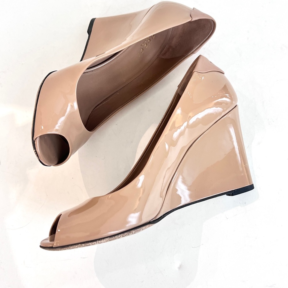 Gucci Nude Patent Leather Wedges